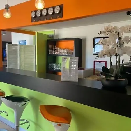 B Troyes Aeroport Hotel 2*