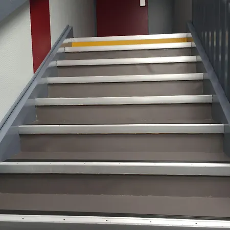 B Troyes Aéroport Hotel 2*